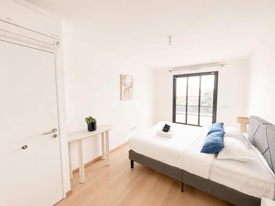 Appartement 2 chambres avec terrasse a Courbevoie Apartment in Courbevoie
