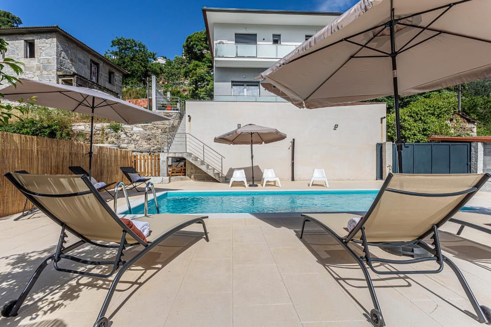 Seating area, Swimming pool, Swimming pool