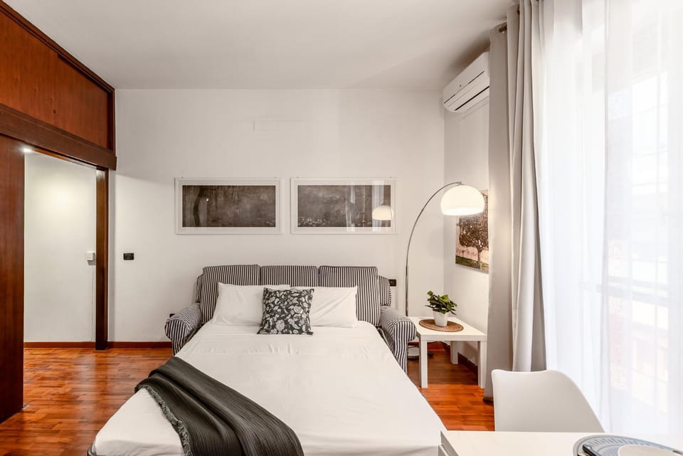 Spring, Bed, Day, Night, Winter, Summer, Balcony/Terrace, Living room, Dining area, Autumn, Seasons, Time of day, heating, towels, air conditioner