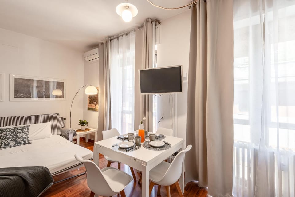Spring, Bed, Day, Night, Winter, Summer, TV and multimedia, Balcony/Terrace, Living room, Dining area, Autumn, Seasons, Time of day, internet, soundproof, towels, air conditioner