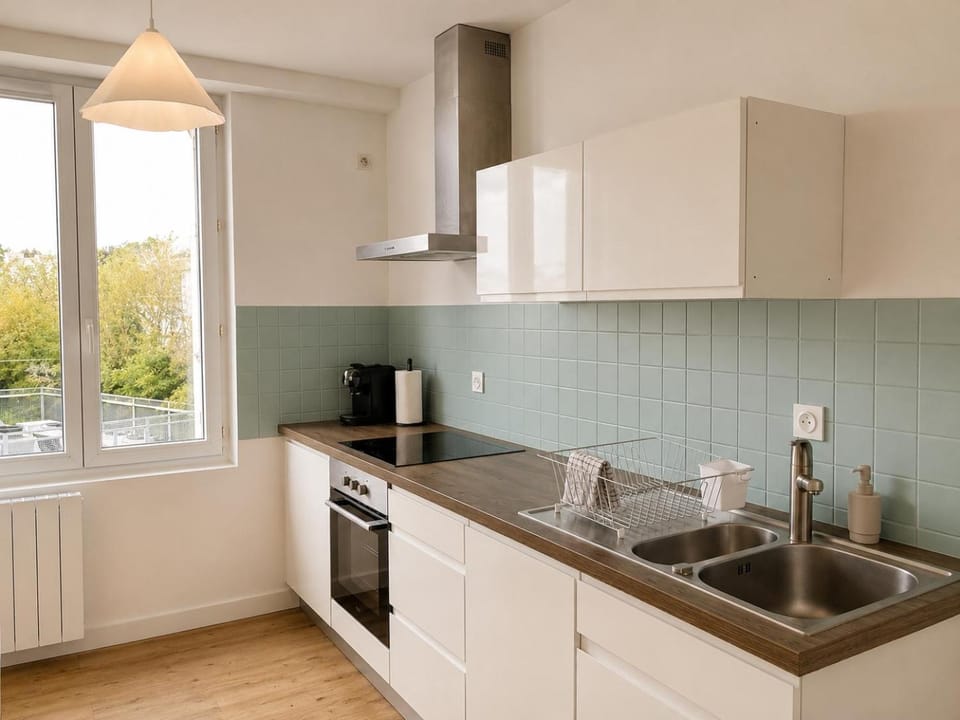 Coffee/tea facilities, oven, stove, toaster, kitchen