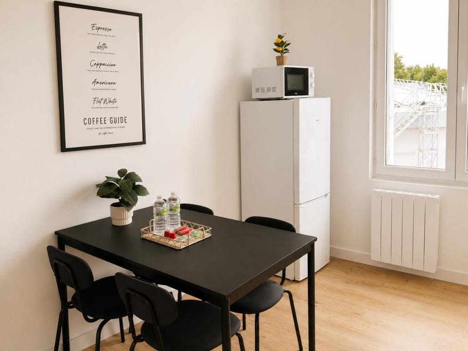 microwave, stove, kitchen