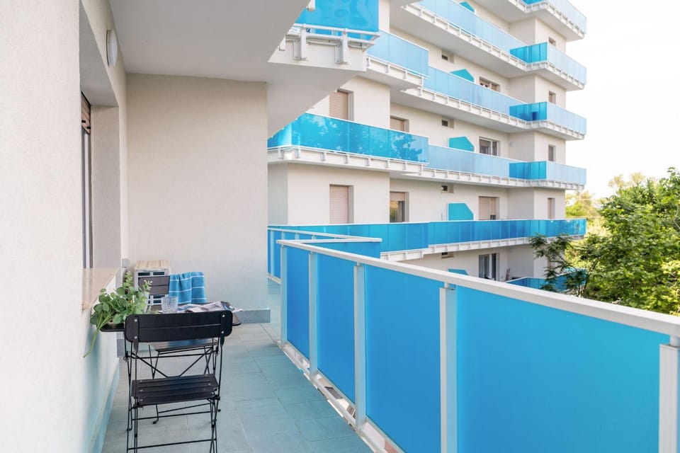 Property building, Patio, Day, View (from property/room), Balcony/Terrace, Dining area