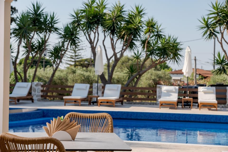 Swimming pool, sunbed