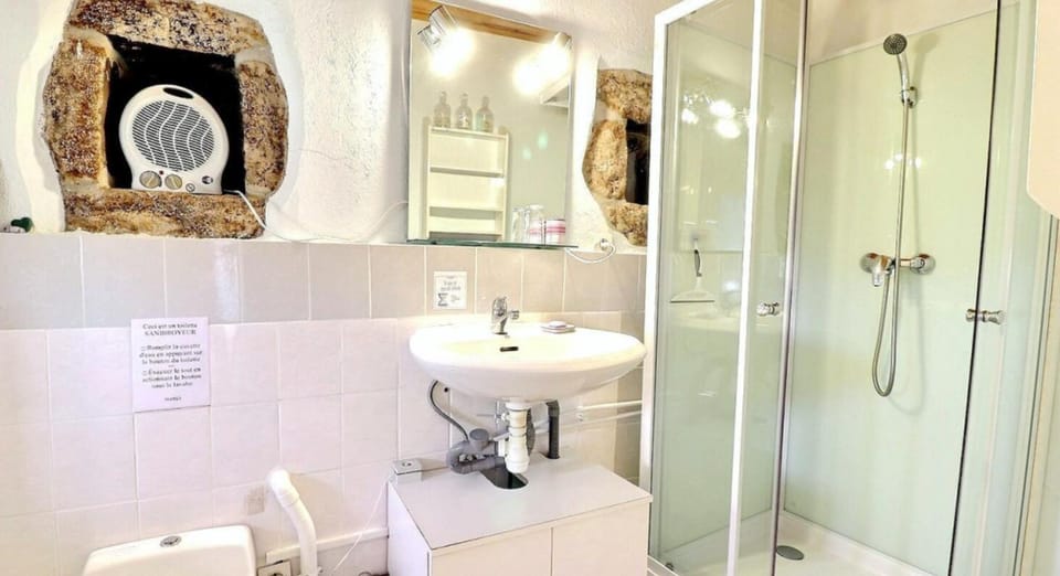 Bathroom, Living room