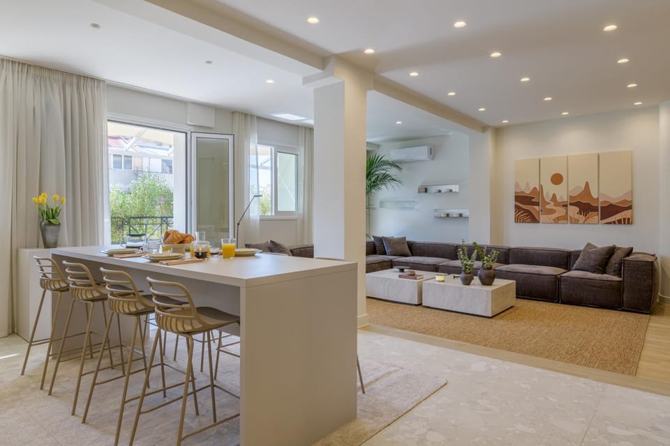 Seating area, Dining area