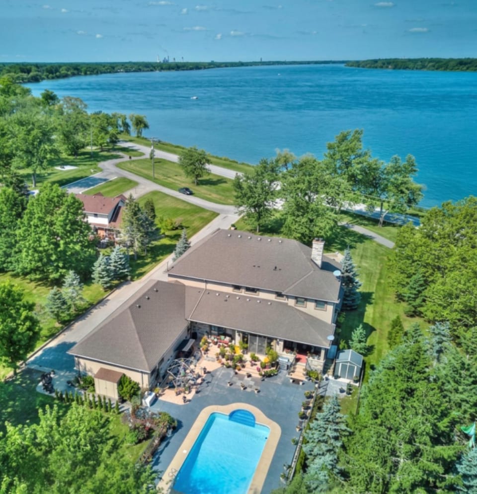 Property building, Day, Bird's eye view, Pool view, River view, Swimming pool, sunbed