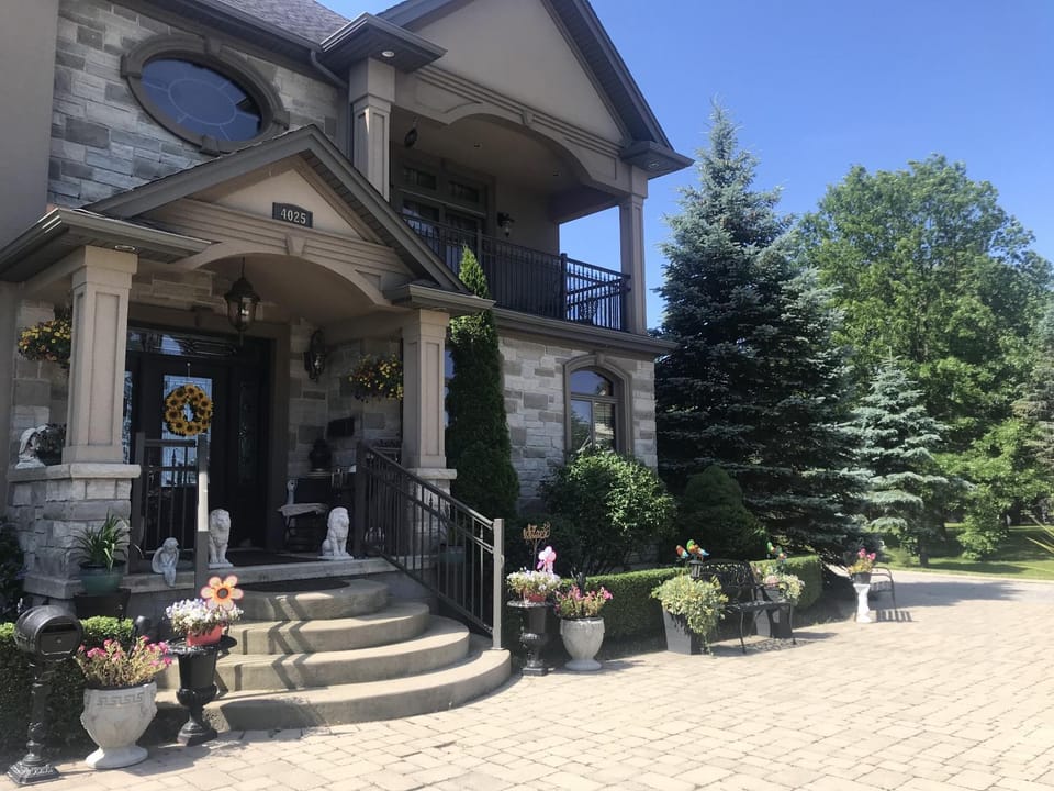 Property building, Facade/entrance, Day