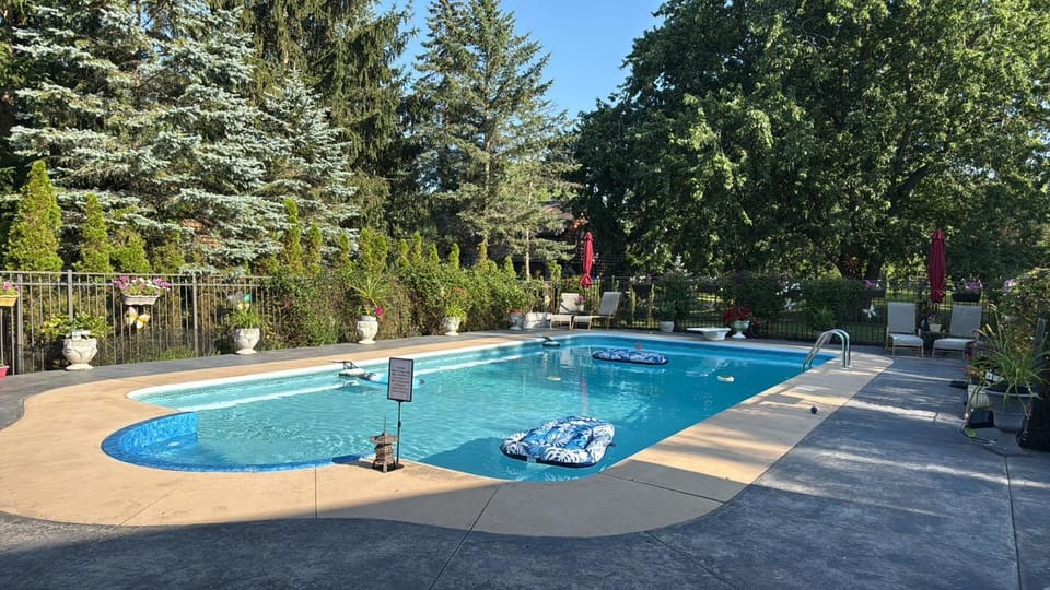 Day, Natural landscape, Garden, Garden view, Pool view, Swimming pool, sunbed