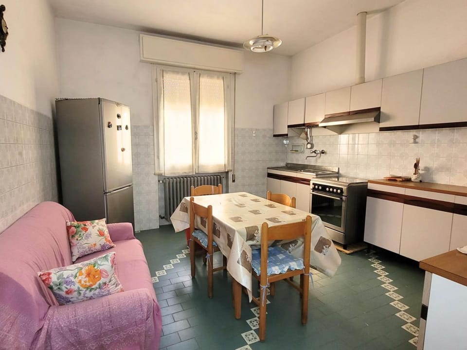 CN046 - Cesenatico, ampio trilocale con posto auto Apartment in Gatteo a Mare