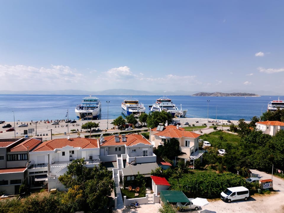 Day, Neighbourhood, Natural landscape, City view, Sea view, Location, Parking