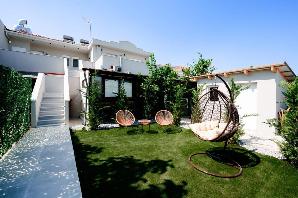 Property building, Spring, Day, Garden, Garden view