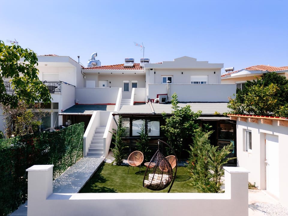 Property building, Patio, Day, Garden, View (from property/room), Balcony/Terrace, Garden view, sunbed