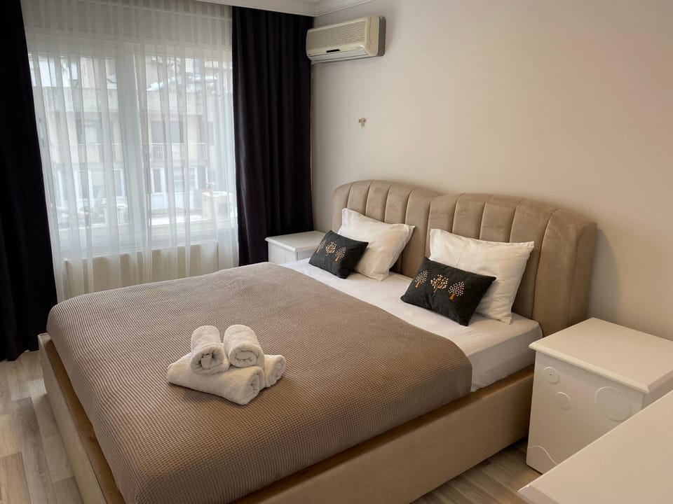 Bed, Bedroom, air conditioner