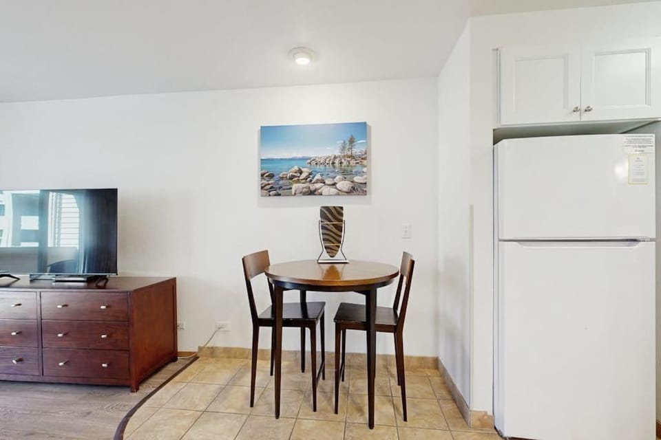 Amazing amenities pool views and a privileged location near Heavenly await Apartment in South Lake Tahoe