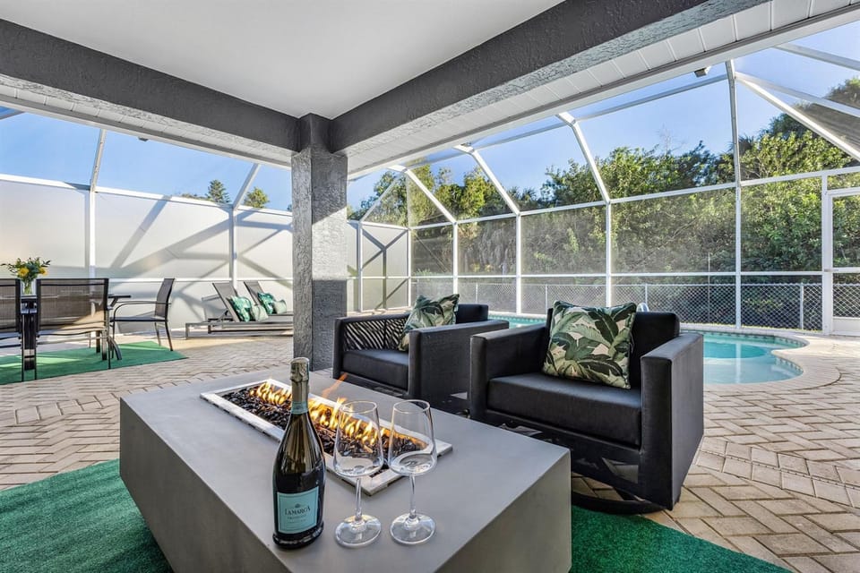 4BRM Stylish Private Home, HTD POOL-Close To Beaches-BBQ-Pets OK-Spotless Clean House in North Naples