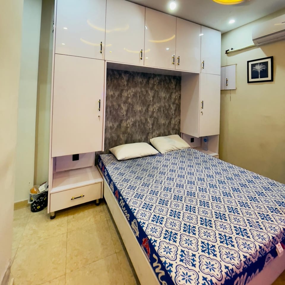 Peaceful studio near emporium Apartment in Lahore