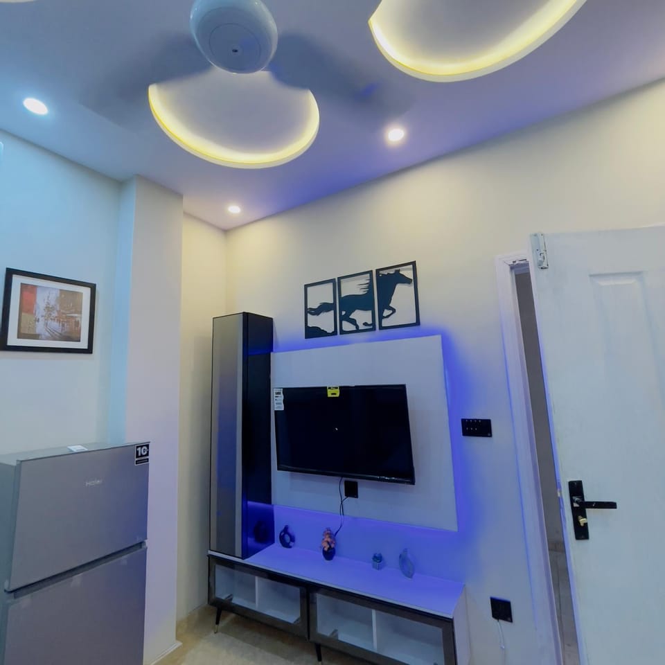 Peaceful studio near emporium Apartment in Lahore