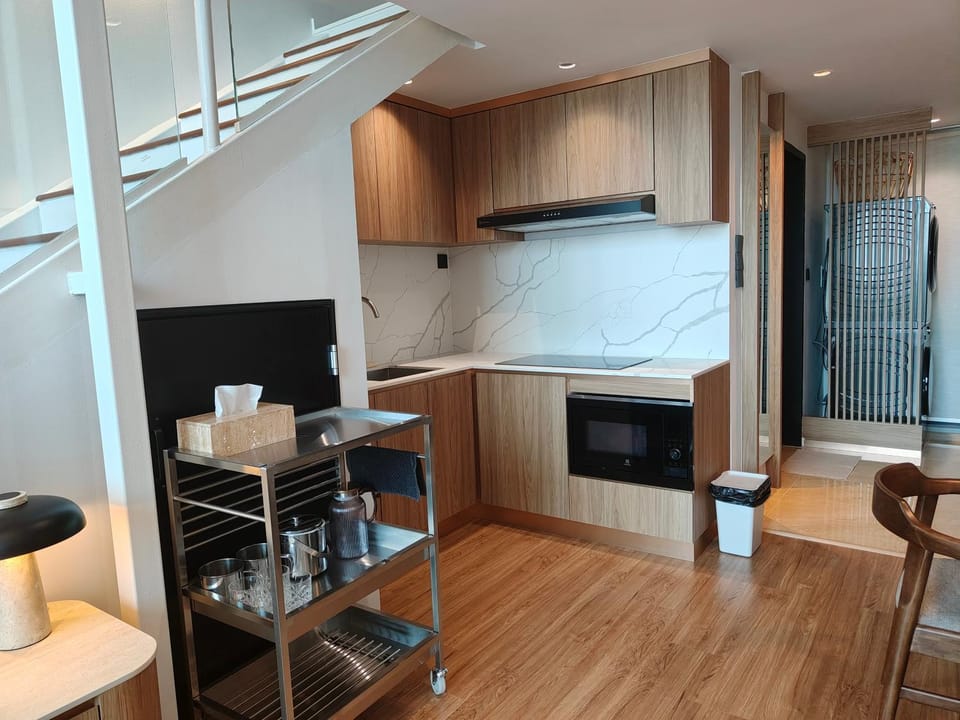 Kitchen or kitchenette, microwave, oven, stove