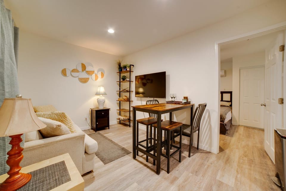 Bring Your Pets! Convenient Home in Riverside House in Riverside