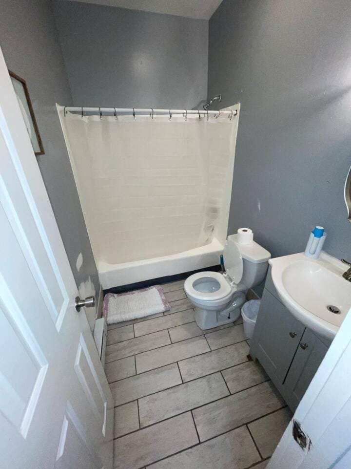 Charming & Roomy 3BR/1BA Fl 2 Apt @Downtown Albany Apartment in Albany