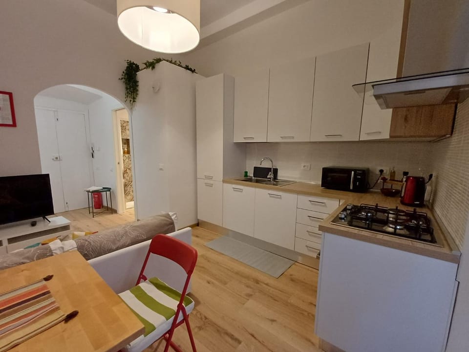 Kitchen or kitchenette, stove