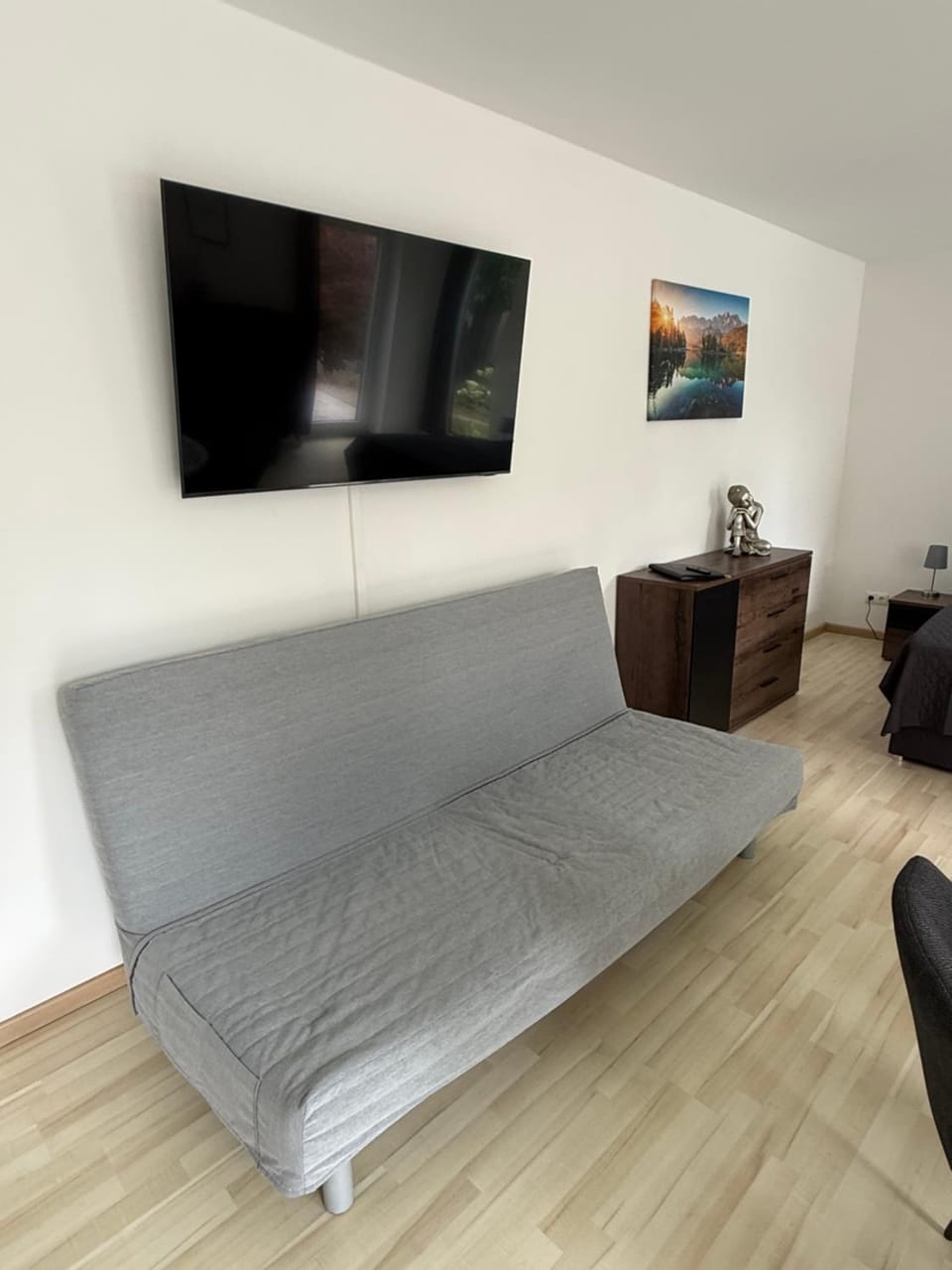 TV and multimedia, Living room, Seating area, Evening entertainment