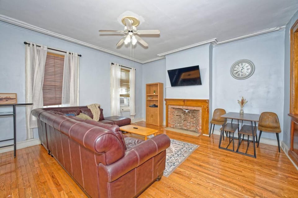 Comfy & Convenient 2-Bed Fl 1 Apt @DowntownAlbany Apartment in Albany