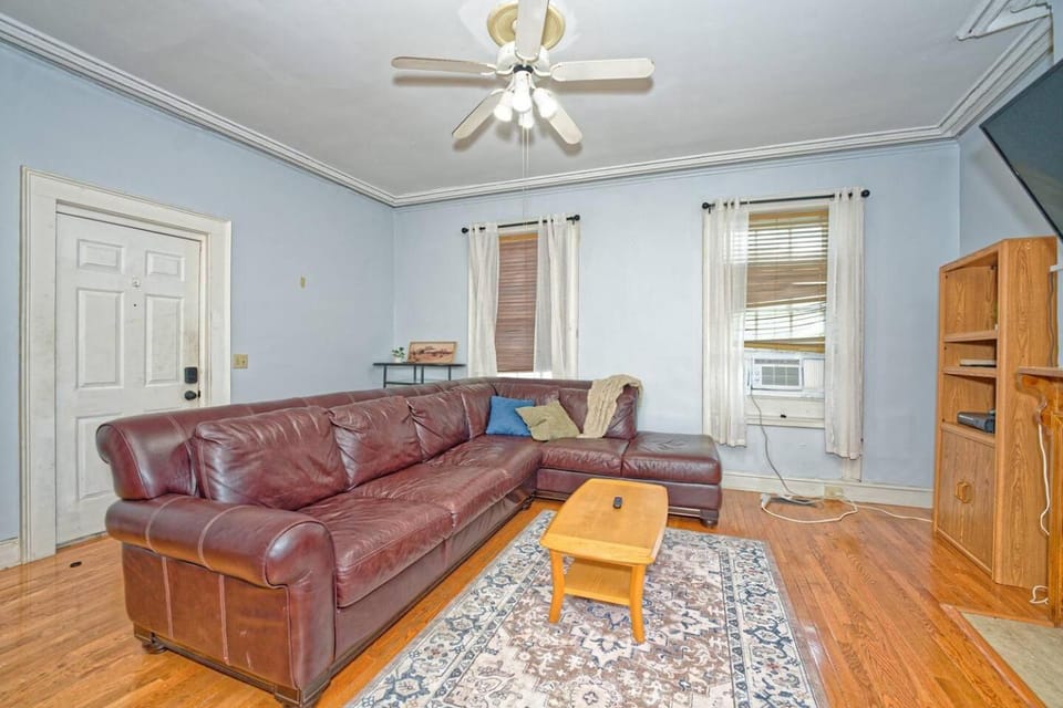 Comfy & Convenient 2-Bed Fl 1 Apt @DowntownAlbany Apartment in Albany