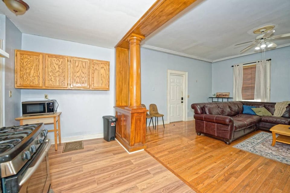 Comfy & Convenient 2-Bed Fl 1 Apt @DowntownAlbany Apartment in Albany