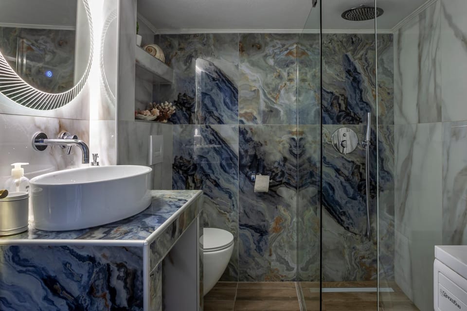 Shower, Toilet, Bathroom, towels