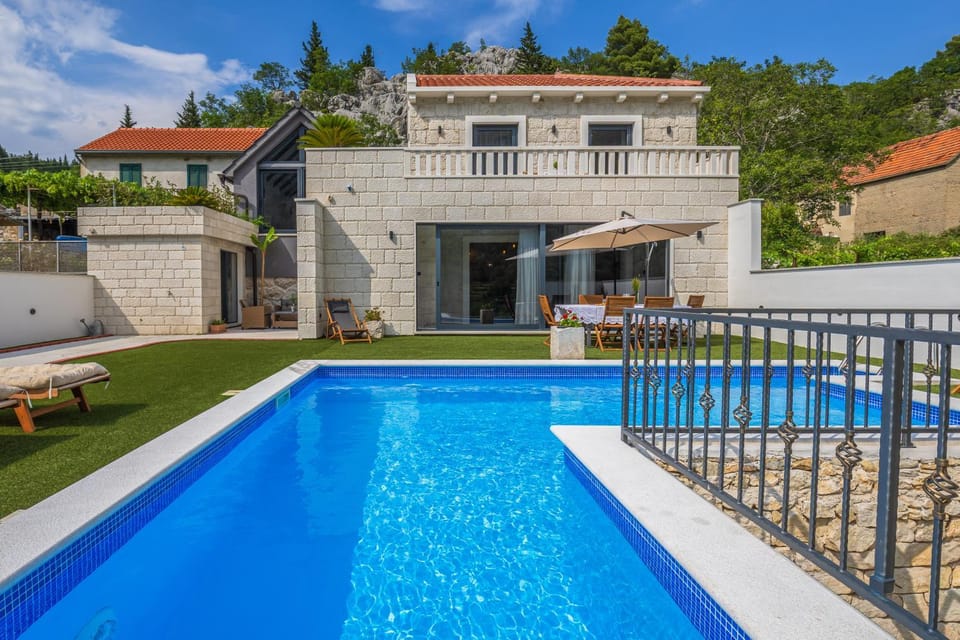 Property building, Pool view