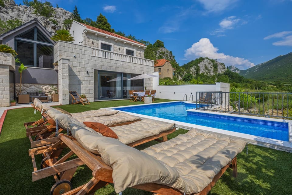 Property building, Swimming pool
