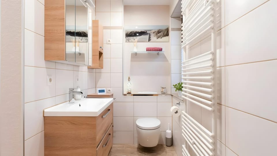 Bathroom, Living room