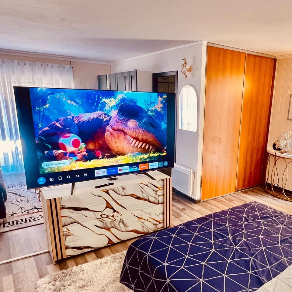 TV and multimedia, Photo of the whole room
