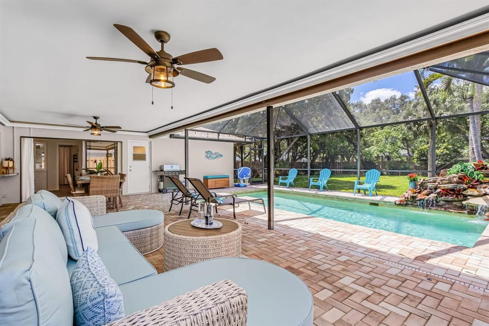 Naples 4BR Kayak Access, Heated Pool, BBQ, Lg Yard Country House in Naples