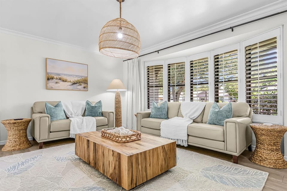 Naples 4BR Kayak Access, Heated Pool, BBQ, Lg Yard Country House in Naples
