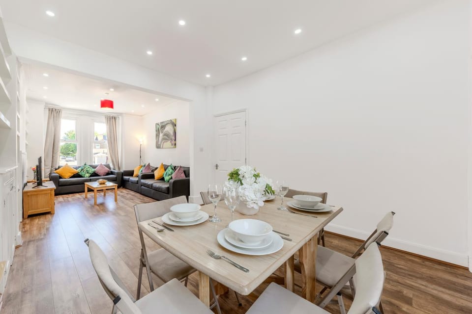 Seating area, Dining area
