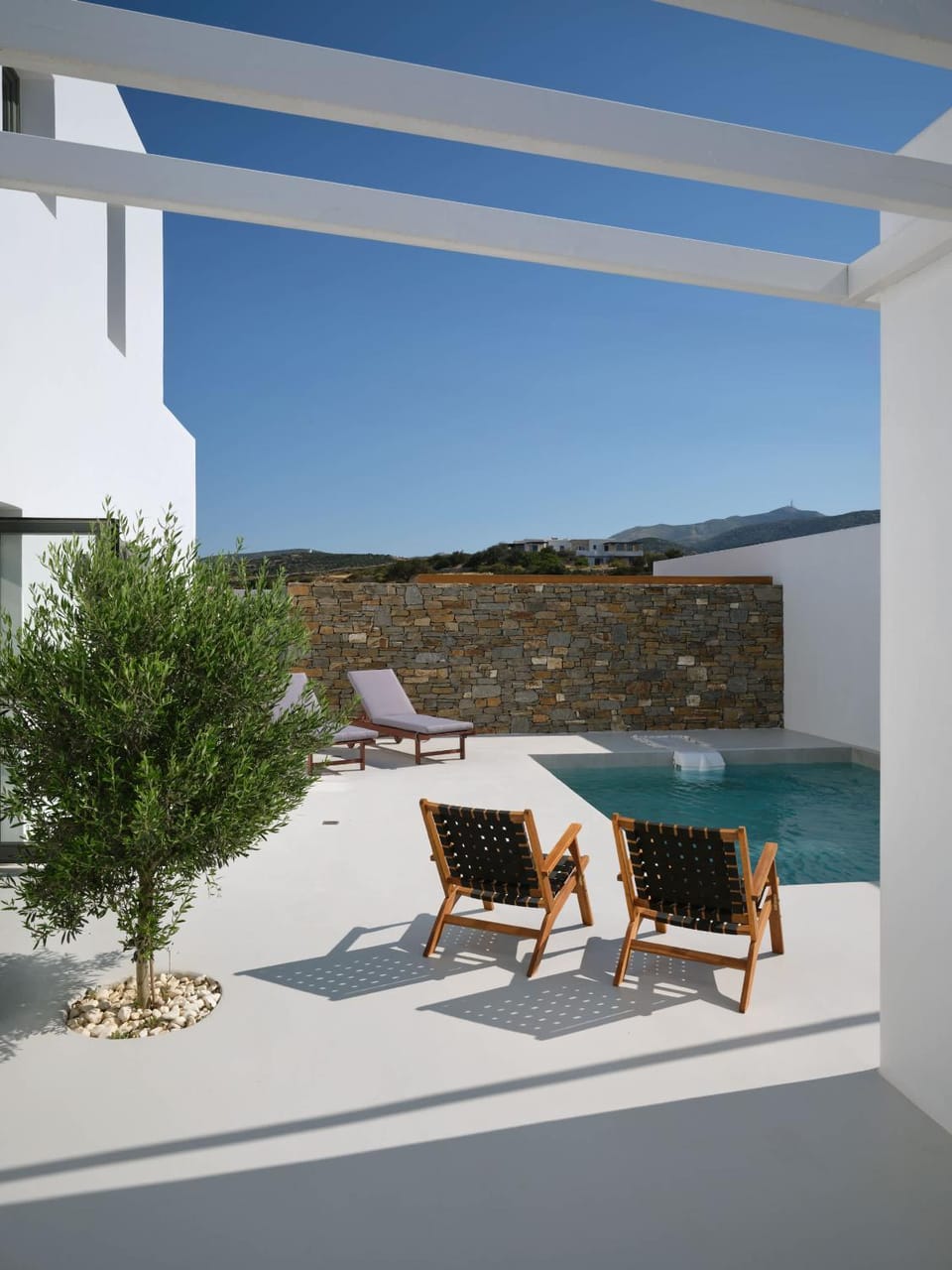 Swimming pool, sunbed