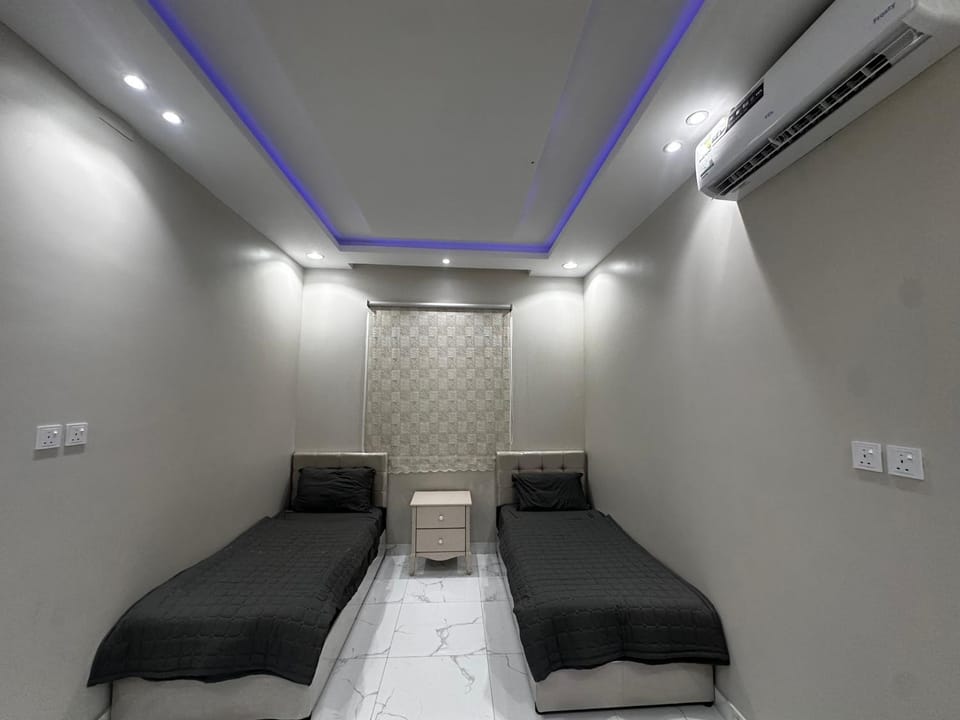 شقة ثلاث غرف نوم ووصالة ومطبخ وحوش مستقل Apartment in Saudi Arabia