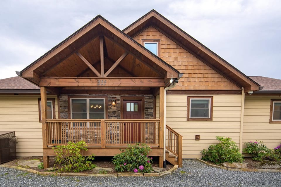 Golden Hours House in Watauga