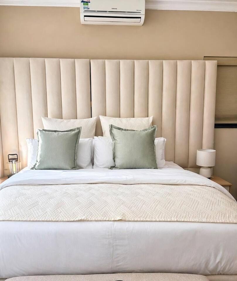 Vivid Voyages Boutique Villa - Holiday Home House in Sandton