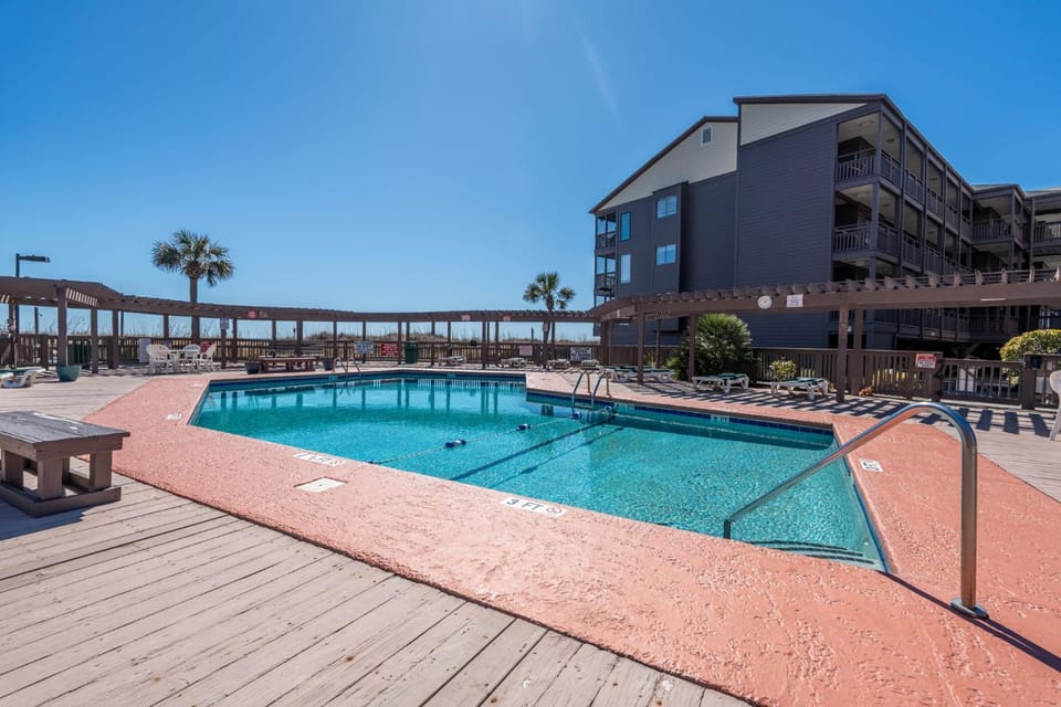 Tilghman Beach & Raquet 368 - Ocean Nearby House in North Myrtle Beach