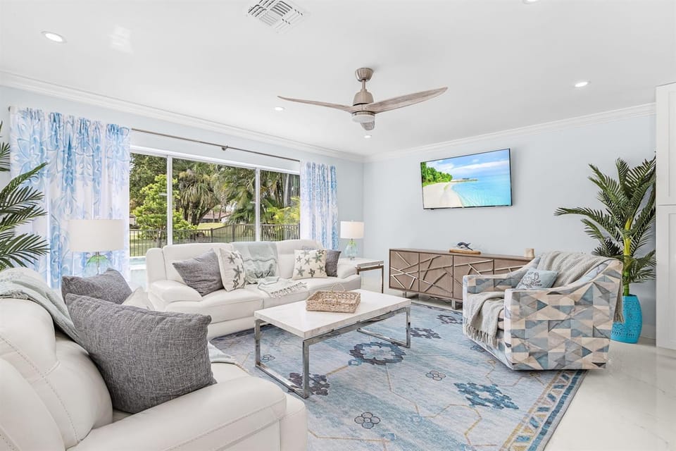Luxury Golf-Front Retreat 3BR3BA HTD Pool, Jacuzzi, GOLF AVAILABLE House in Naples