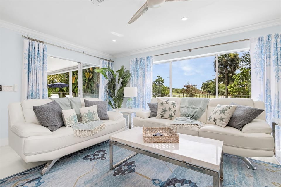 Luxury Golf-Front Retreat 3BR3BA HTD Pool, Jacuzzi, GOLF AVAILABLE House in Naples