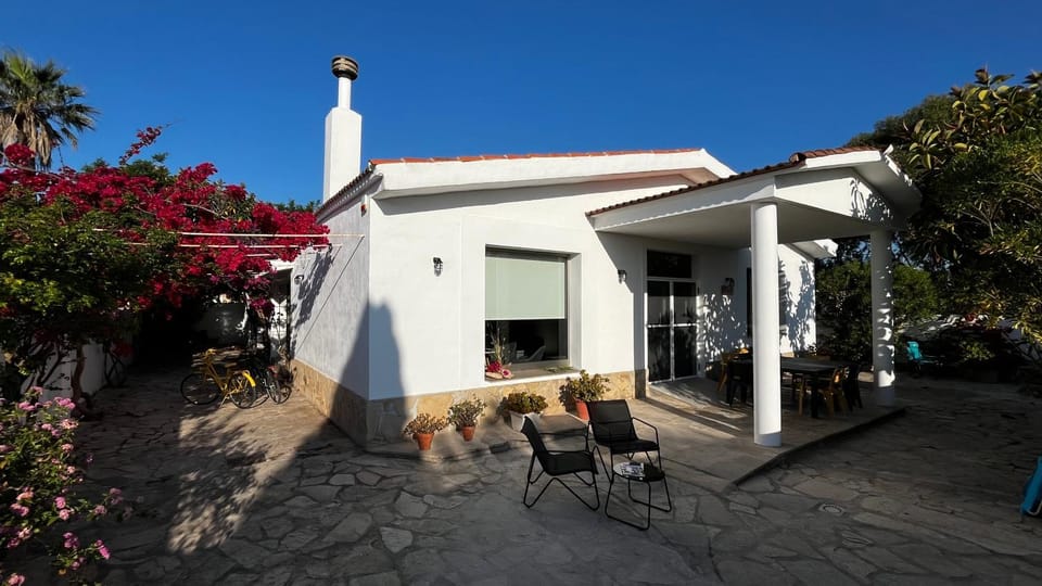 Property building, Garden, Balcony/Terrace