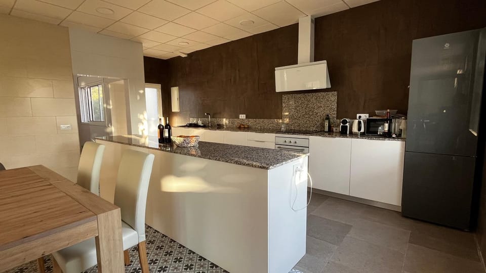 Kitchen or kitchenette, kitchen