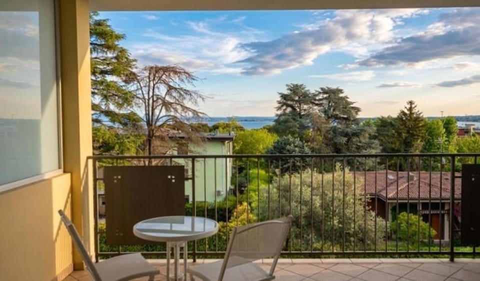 Natural landscape, View (from property/room), Balcony/Terrace, Lake view