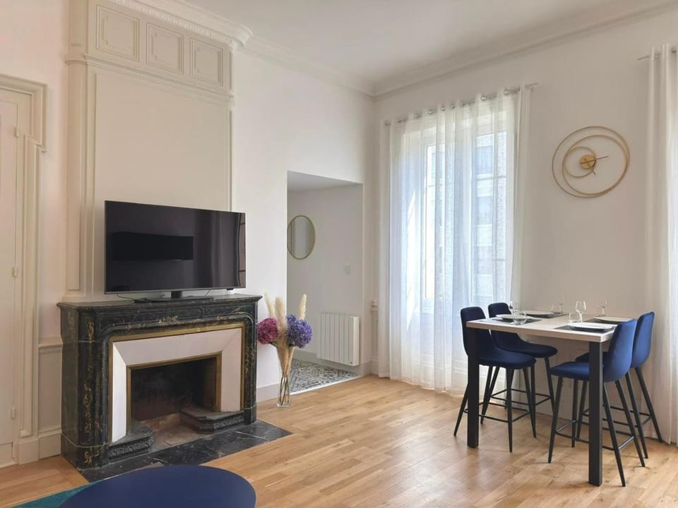 TV and multimedia, Living room, Dining area, heating, internet