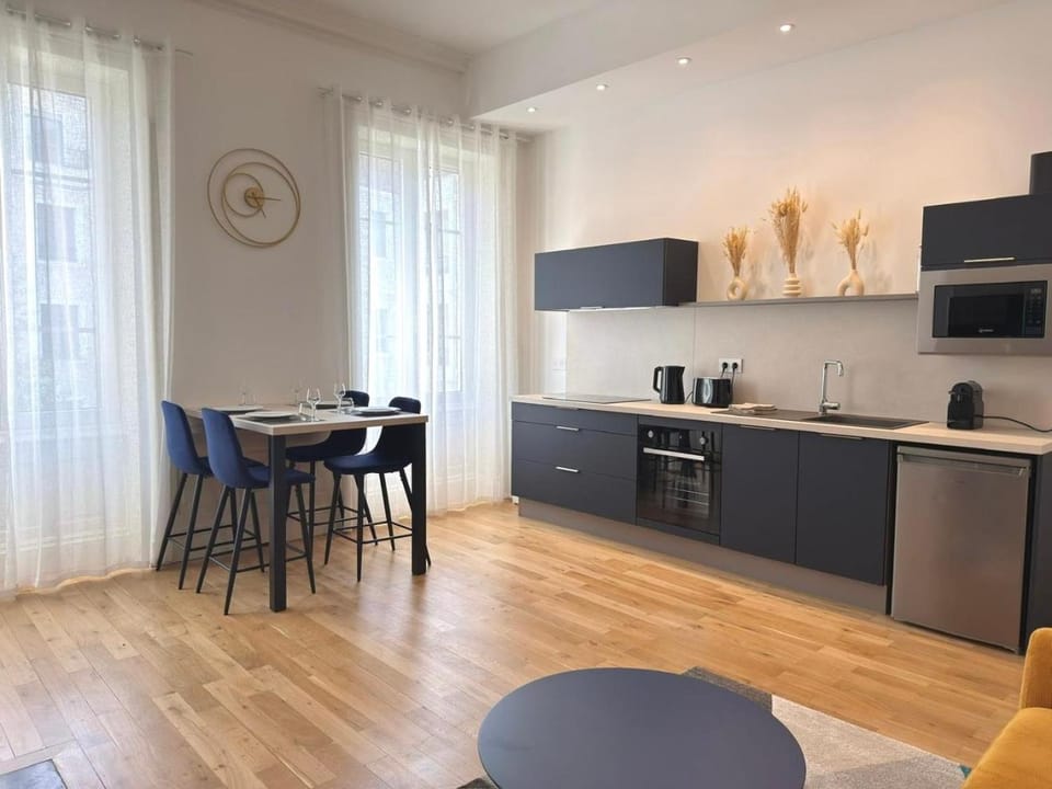 Coffee/tea facilities, Dining area, heating, internet, microwave, oven, toaster, kitchen